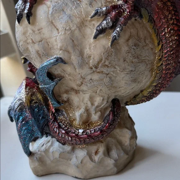 Majestic Dragon Sculpture in Red and Green - Picture 7 of 9